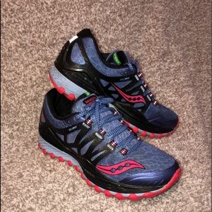 Tennis shoes like new